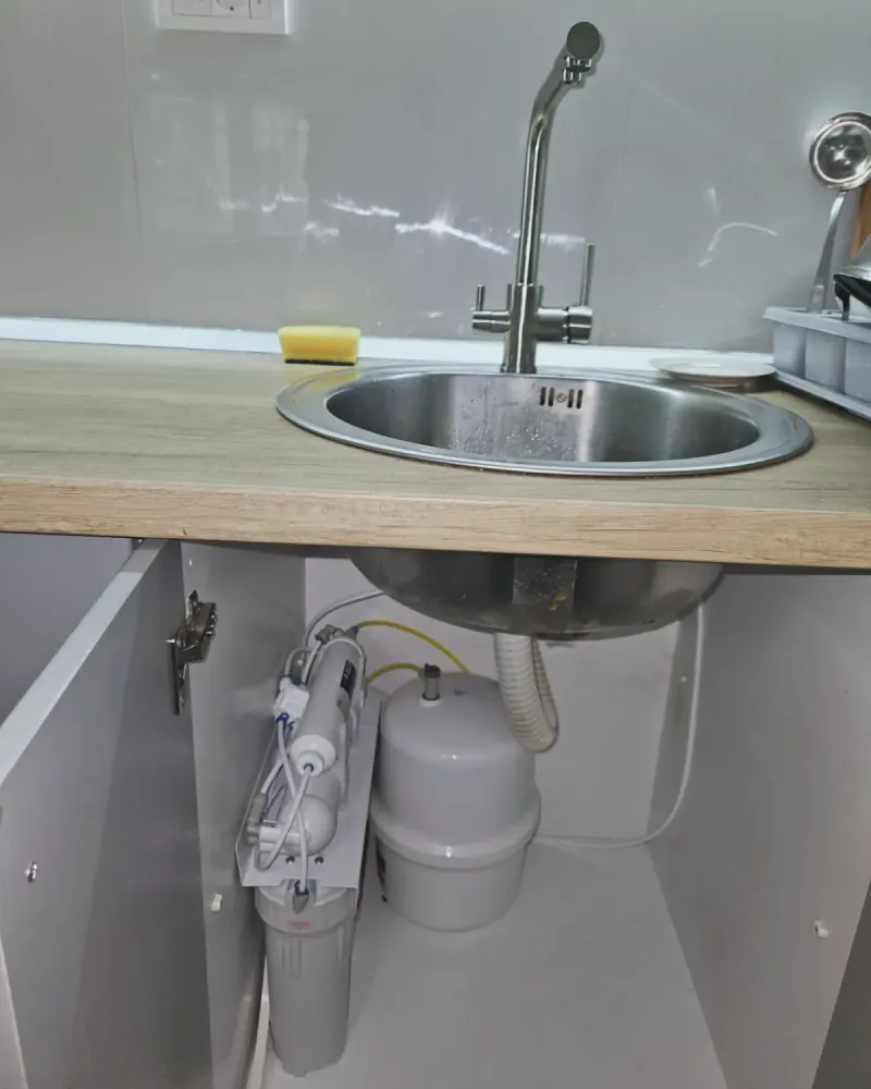 Reverzna osmoza sa trokrakom slavinom